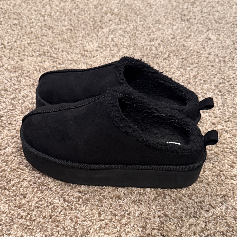 Old Navy Black Kids Slippers